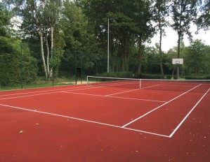 Onderhoud van particuliere hardcourt tenniscourts